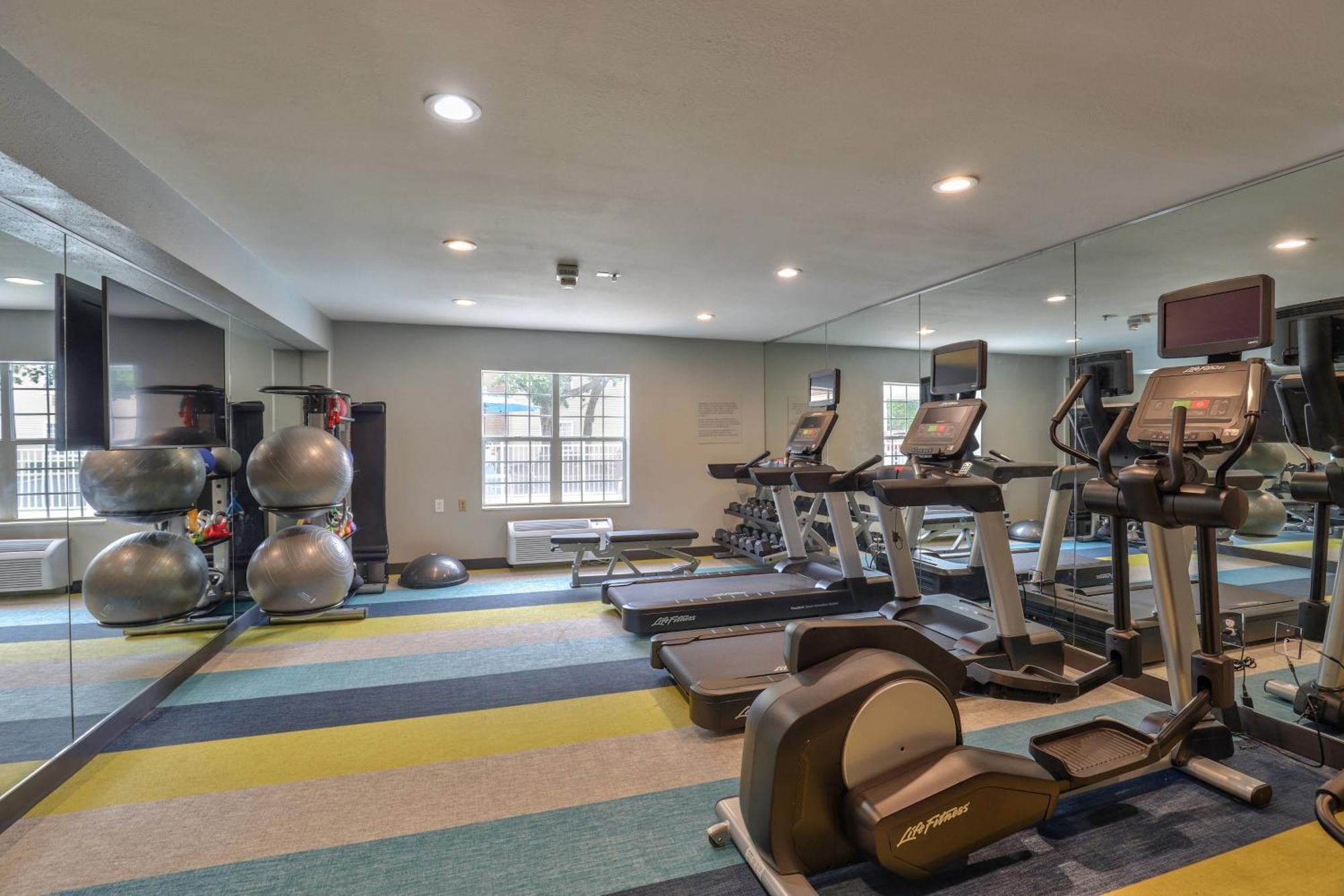 Alluxsuites At 1876, Ascend Hotel Collection Tallahassee Exteriör bild
