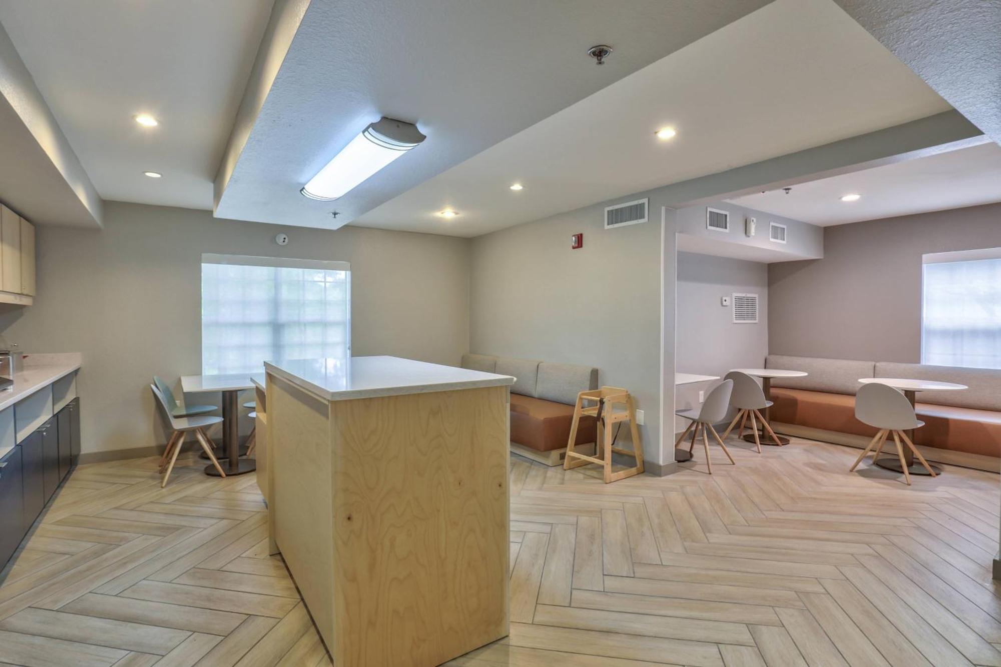 Alluxsuites At 1876, Ascend Hotel Collection Tallahassee Exteriör bild