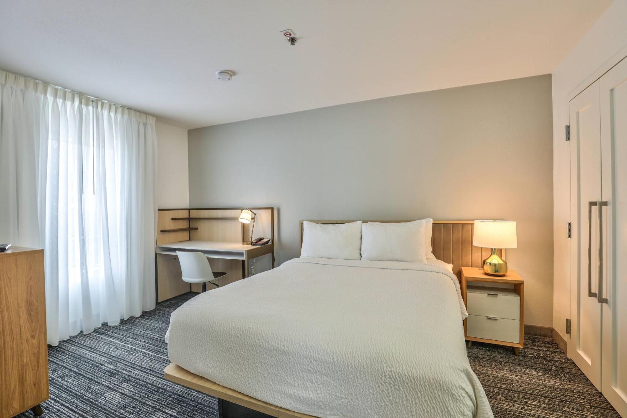 Alluxsuites At 1876, Ascend Hotel Collection Tallahassee Exteriör bild