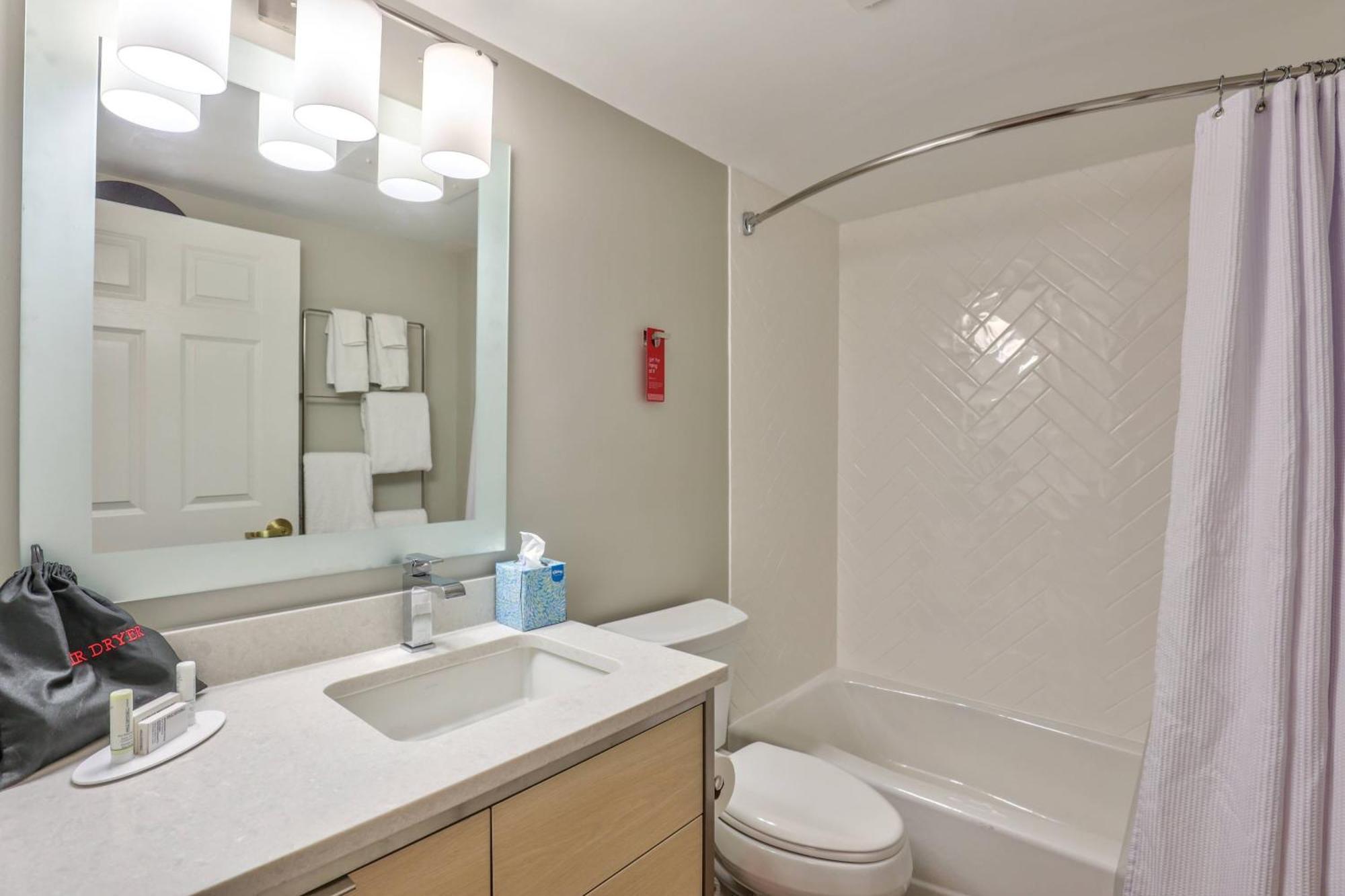 Alluxsuites At 1876, Ascend Hotel Collection Tallahassee Exteriör bild