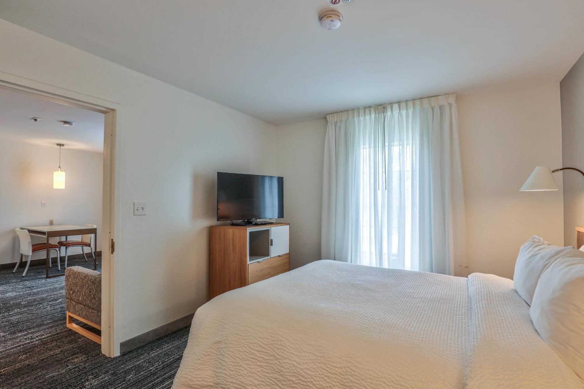 Alluxsuites At 1876, Ascend Hotel Collection Tallahassee Exteriör bild