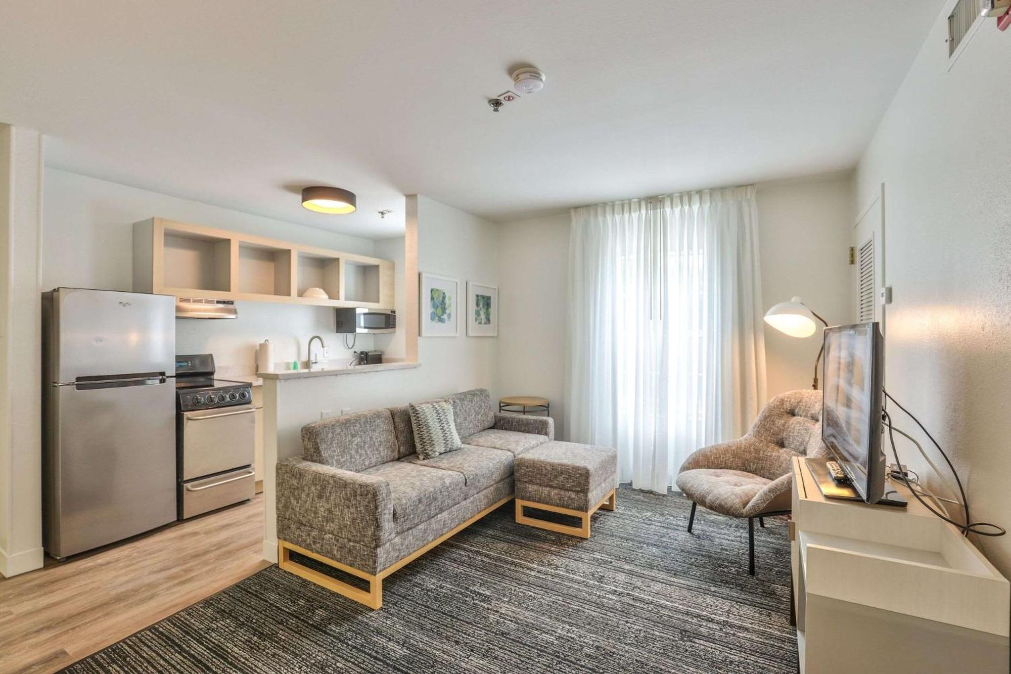 Alluxsuites At 1876, Ascend Hotel Collection Tallahassee Exteriör bild