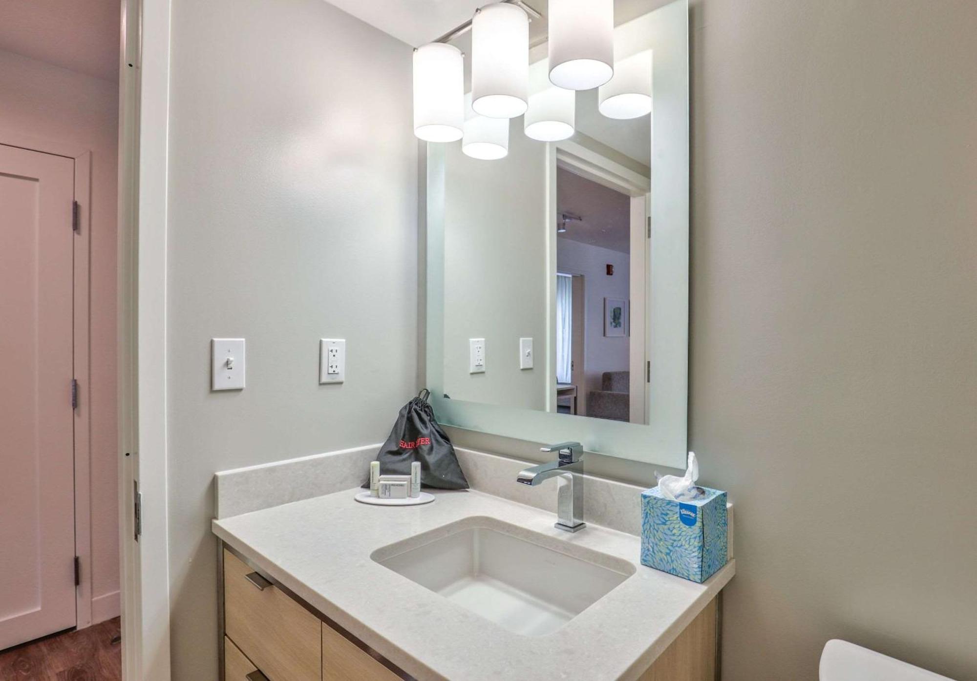 Alluxsuites At 1876, Ascend Hotel Collection Tallahassee Exteriör bild